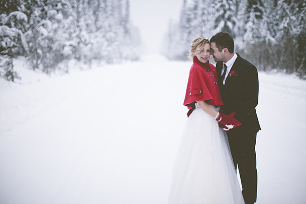 59-winter-outdoor-wedding-red-black-white