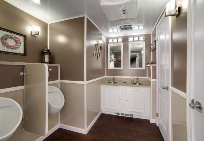 6 Station Luxury Trailer Restroom Rental Toronto GTA
